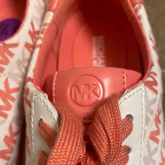 MICHAEL Michael Kors logo printed
Chapman Platform Sneakers - Picture 7 of 12